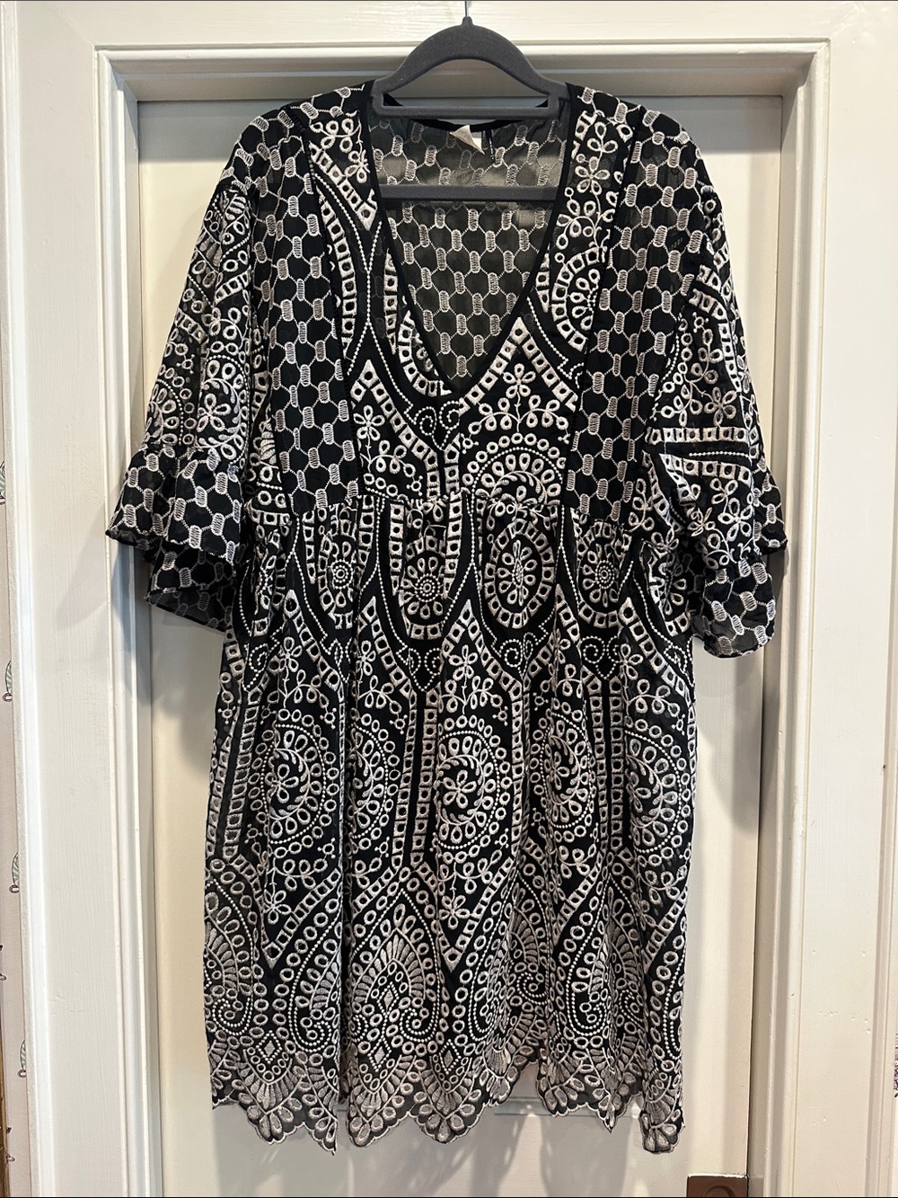 Black & White Mini Dress with V-Neck and Ruffle Sleeves